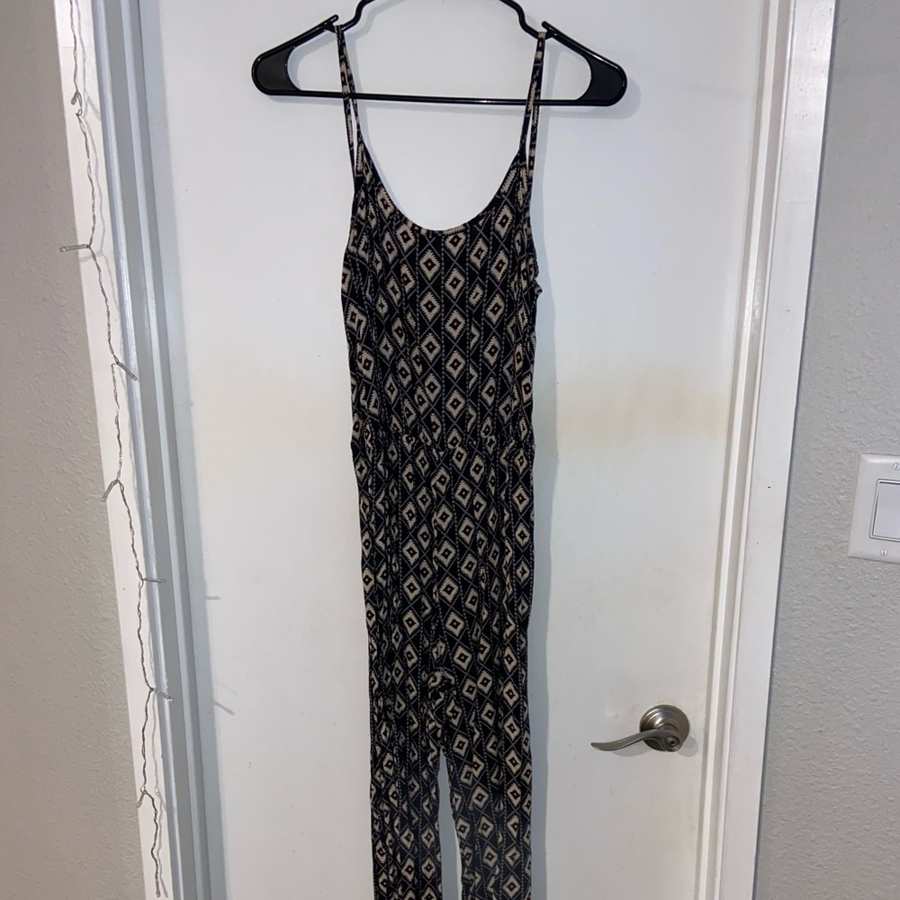 Hollister jumpsuit with a tie in the back!